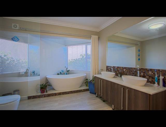 4 BEDROOM FREESTANDING TO LET IN MELKBOSSTRAND CENTRAL